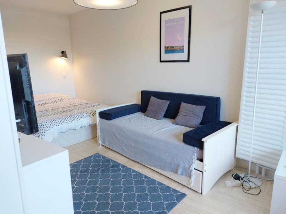 Studio Eleverca 3*- Rez De Jardin Terrasse - Axelle Loc'Appart Mandelieu エクステリア 写真