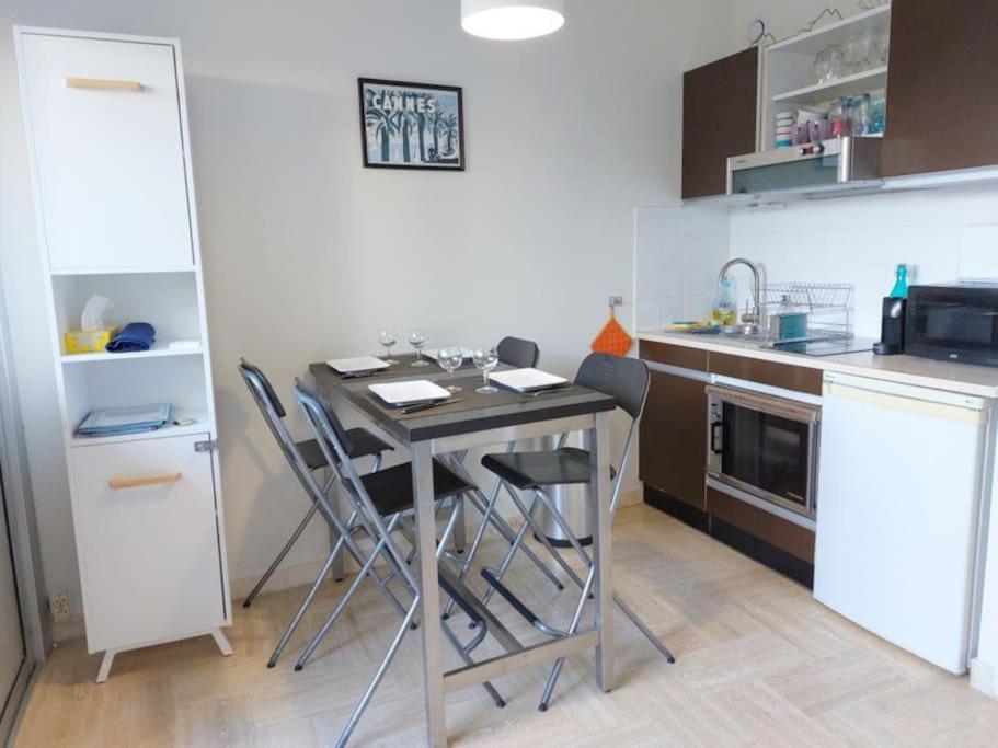 Studio Eleverca 3*- Rez De Jardin Terrasse - Axelle Loc'Appart Mandelieu エクステリア 写真