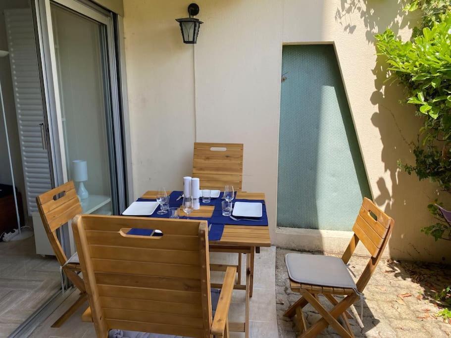 Studio Eleverca 3*- Rez De Jardin Terrasse - Axelle Loc'Appart Mandelieu エクステリア 写真