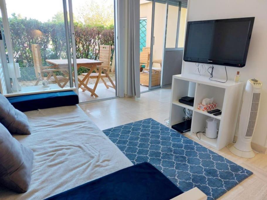 Studio Eleverca 3*- Rez De Jardin Terrasse - Axelle Loc'Appart Mandelieu エクステリア 写真