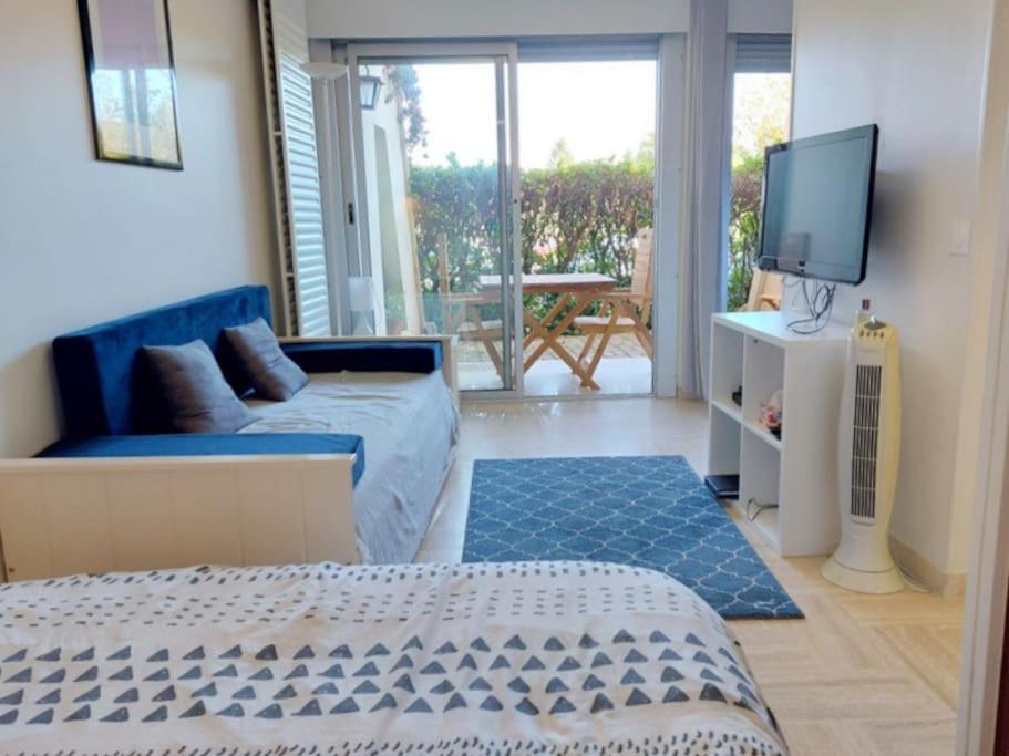 Studio Eleverca 3*- Rez De Jardin Terrasse - Axelle Loc'Appart Mandelieu エクステリア 写真